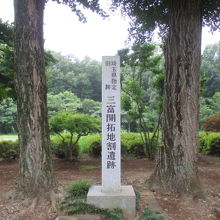 木ノ宮地蔵堂の境内にある石碑