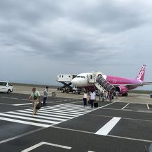 関西空港第二ターミナル沖止めのA322。