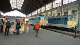 古いヨーロッパって感じの駅。