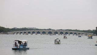 岸と南湖島を結ぶ