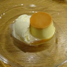 プリンも手作りです。　懐かしい味。