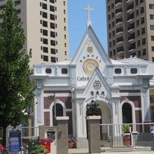 中山路沿いにあります