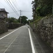 石畳の奇麗な道ですが、自転車で観光するのがいいと思います