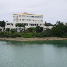 下地島対岸の伊良部島とは川を挟んでるような感じ