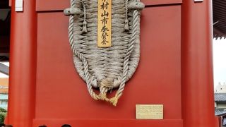 小舟町の提灯のかかる門