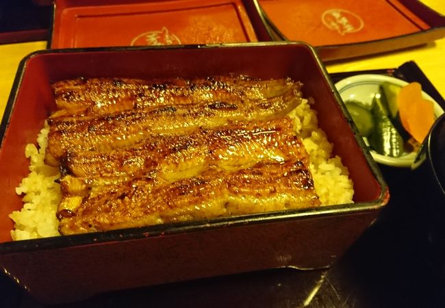 柏で人気の鰻屋さん、生蒸し鰻がうりのお店です