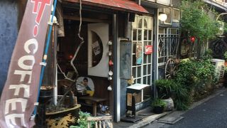 不思議な雰囲気のお店です