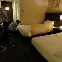 ベッドガード取り付けの様子