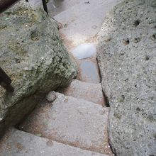 一番細い階段（１５センチ位）　上から見下ろして撮影