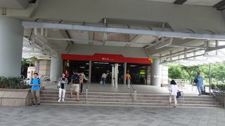 観光の拠点。圓山大飯店へのシャトルバスの乗り場もあります。