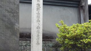 お花は入り口で求められます