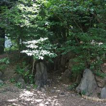 滝が流れていたのでは？と思われる石組