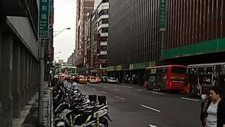 台湾博物館から北に