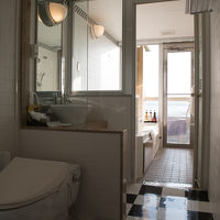 室内のバスルーム