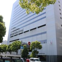 駅前に聳え立つ