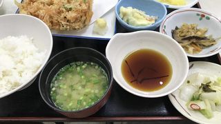 このレストランで食事される方は駐車場は無料ですよ！！ちゃんと料金徴収のおじさんに言いましょう！