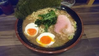 神田の人気家系ラーメン