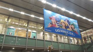 待ち合わせの人がいっぱい。