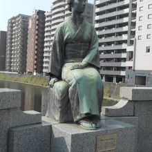 橋と銅像