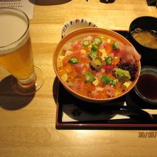 見た目鮮やか【宝石ちらし丼】 