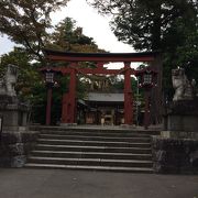 駅の近くに歴史ある神社が