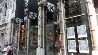 アーバン アウトフィッターズ (ソーホー店)