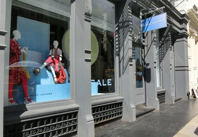 移転して営業しています