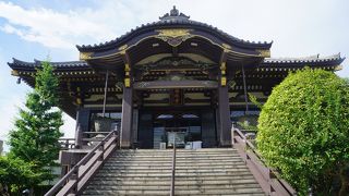 お成り街道、川口宿ならではのお寺です