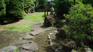 クロボク石積みという溶岩を使った石組み