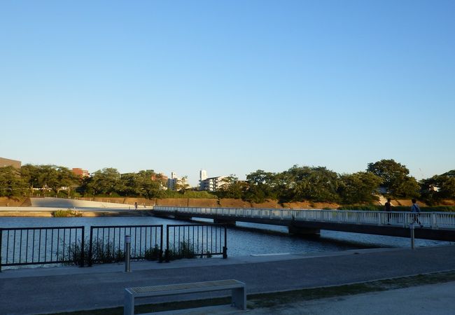岡崎城の南側を流れる川