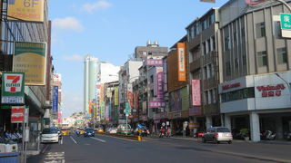 台南駅前からの大通り