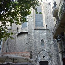 サンタマリアデルピ教会の横になります