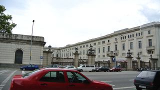 シウタデリャ公園から続く道路