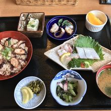 タコ飯とお刺身の御膳