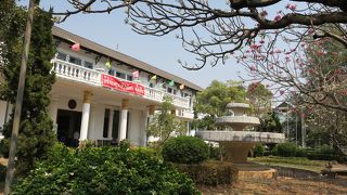 涼しい中でラオス史を勉強