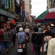 龍山寺の前