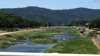 場面によって表情が変わります