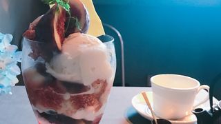 月替りのパフェが目玉