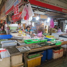 食料品のお店が多いです