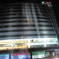 人工滝ショーの始まりです