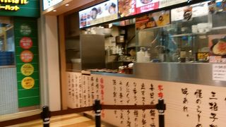 ららぽーとのフ━ドコ━トにあります。