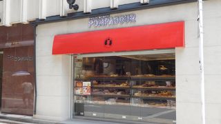 銀座7丁目にある「ポンパドウル」