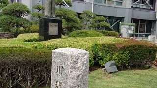 市役所前にあります