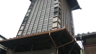 真下から見ると高さを実感