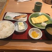 朝食の時間帯くらい禁煙にした方がイイんじゃねえ！