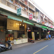 安くて美味しい食べ物があります