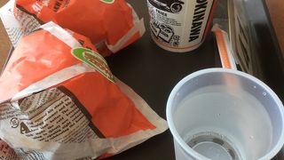 沖縄でハンバーガーといえばここ！大口でがっつりいただきました