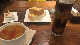 朝、お茶だけしようと、、、