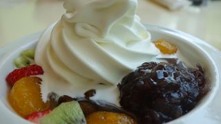 やっぱ六花亭のアイスはおいしい。そして安い。これだから帯広はやめられない。