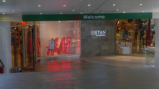 駅直結のショッピングセンターで伊勢丹も入っています